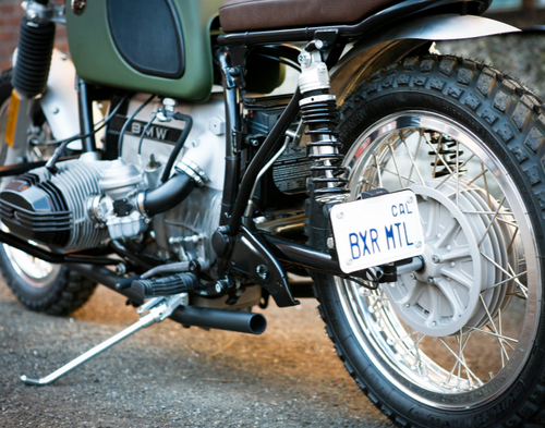 BMW 2 VALVE SWINGARM MOUNTED LICENSE PLATE MOUNT