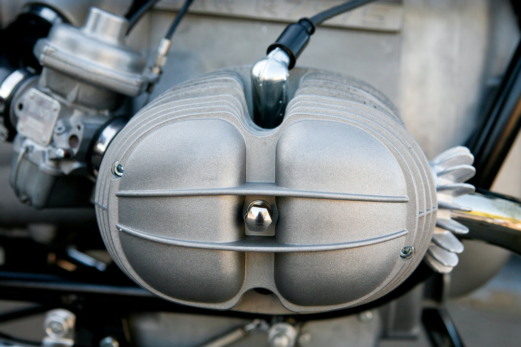 ROUND (PEANUT) VALVE COVER BMW 2 VALVE